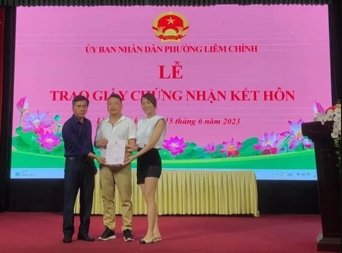 Shark Bình và Quỳnh Búp bê chính thức đăng ký kết hôn