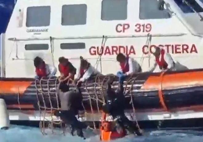 Hàng chục người di cư mất tích sau vụ chìm tàu ở Địa Trung Hải