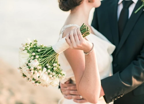 Video: Nghẹn ngào trước câu khen mẹ xinh của bé trai trong ngày đặc biệt này