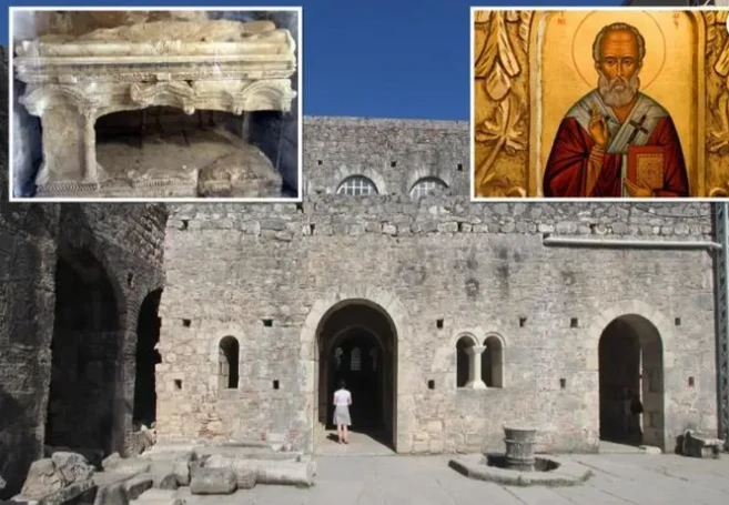 Giật mình phát hiện ngôi mộ được cho là của ông già Noel