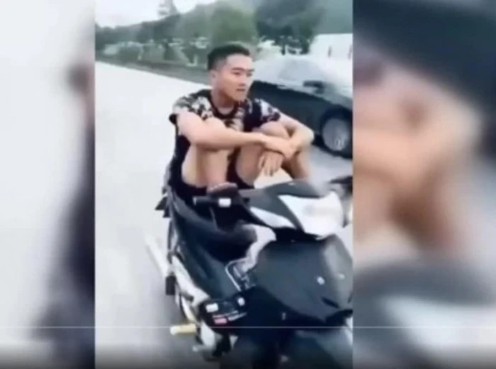 Thanh niên “làm xiếc” với xe máy trên quốc lộ và cái kết “đắng”