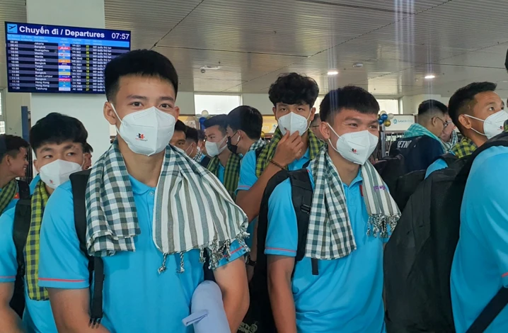Hình ảnh U22 Việt Nam lên đường sang Campuchia dự SEA Games 32