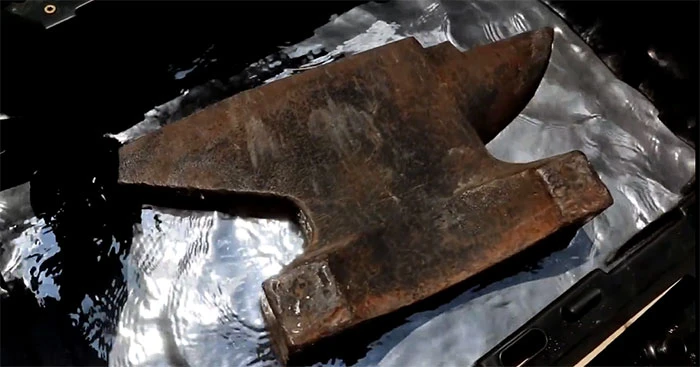 Video: Tại sao sắt chìm trong nước nhưng lại nổi khi thả vào thủy ngân?