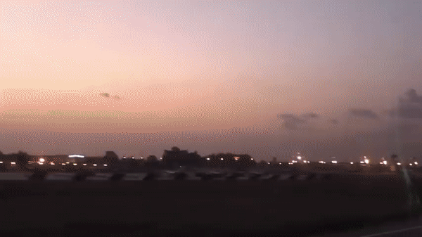 Ngoài động cơ điều chỉnh hướng phụt 2D, Su-30SM còn được thiết kế cánh mũi giúp chiếc máy bay này trở nên siêu cơ động trong không chiến. Theo TASS, Military Today, Avia.