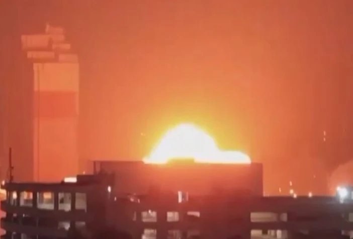 Bầu trời Kiev sáng rực sau màn không kích dữ dội của Nga