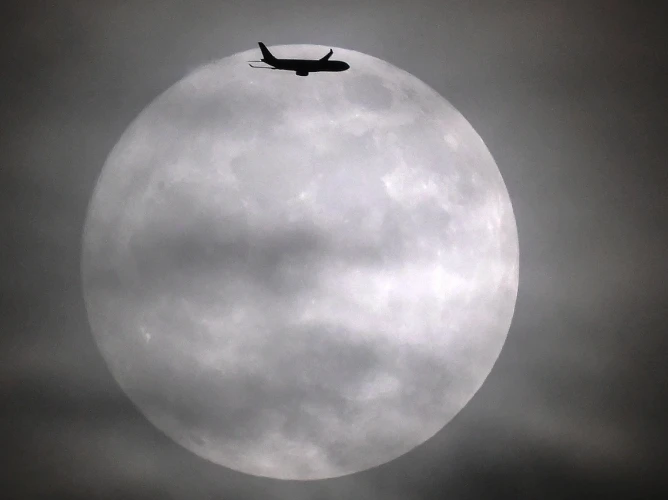 Video: Những hình ảnh ấn tượng về siêu trăng trên bầu trời Hà Nội