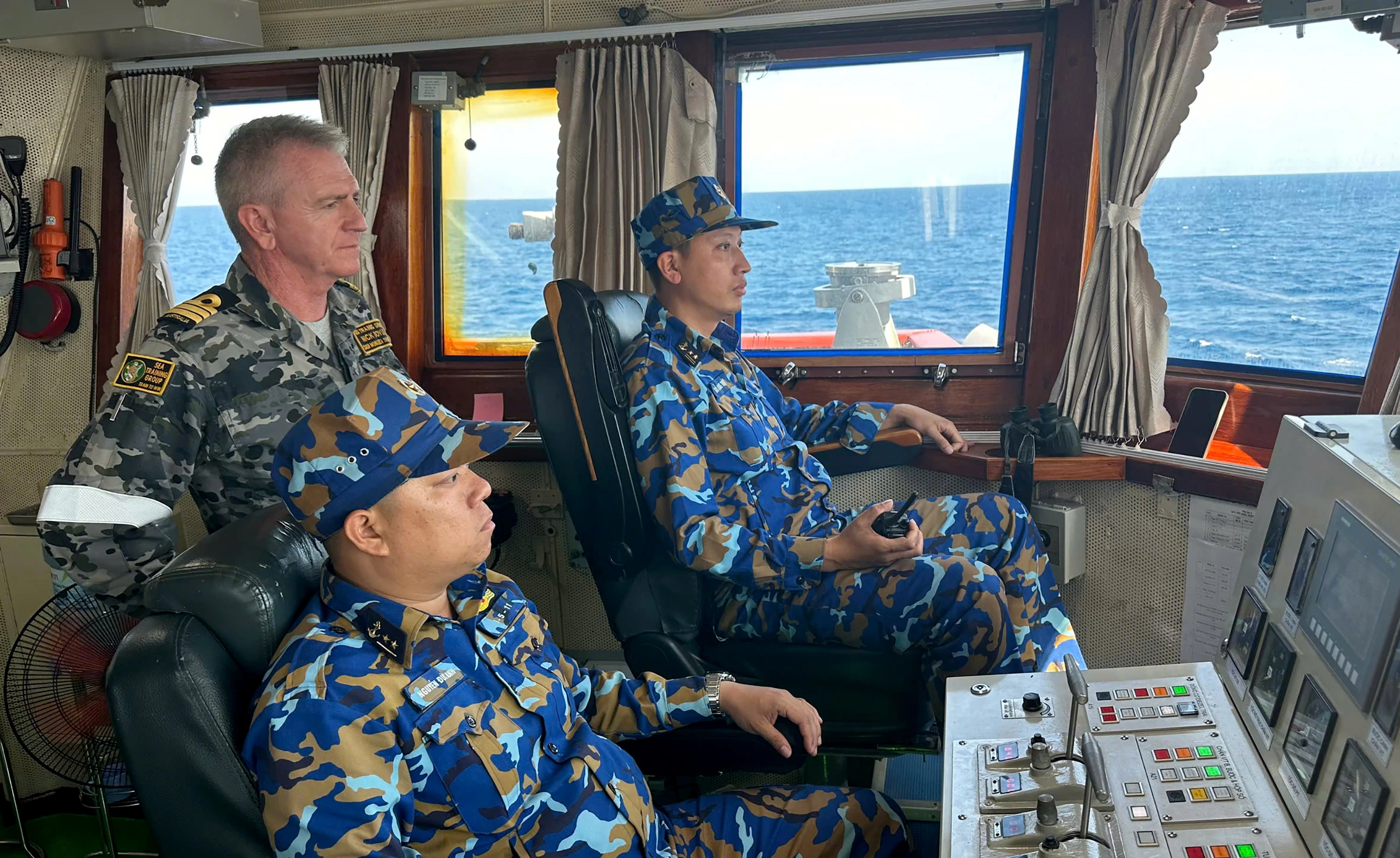 Xem tàu hải quân Việt Nam diễn tập phi tác chiến trên biển Australia