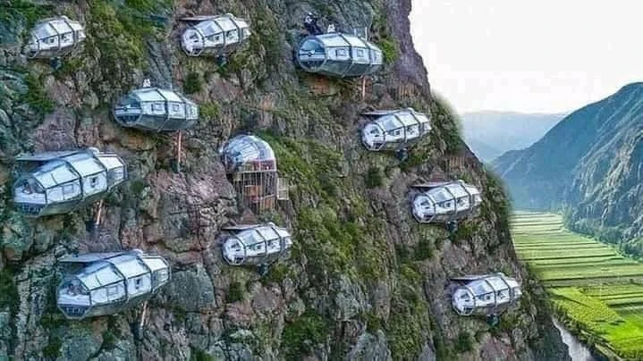 Video: Qua đêm tại “khách sạn treo lơ lửng” bên vách núi