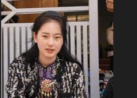 Vẻ đẹp trong trẻo của cô bé người Mông “đốn tim” cộng động mạng