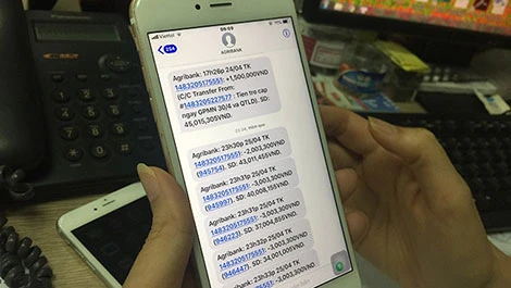 Video: Tài khoản ngân hàng “bốc hơi” sau khi tải ứng dụng lạ