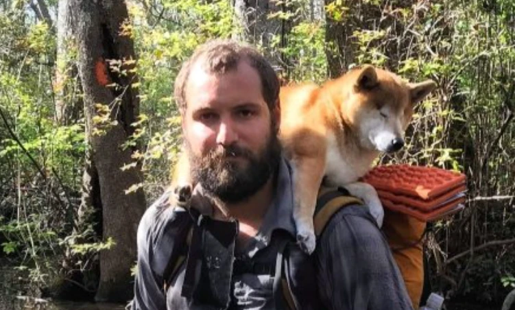 Xúc động chuyện cún cưng bị mù được chủ cõng đi phượt 