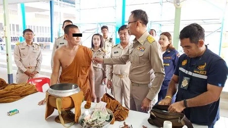 Các sư thầy bị đưa đi cai ma túy, bỏ lại chùa vắng ở Thái Lan