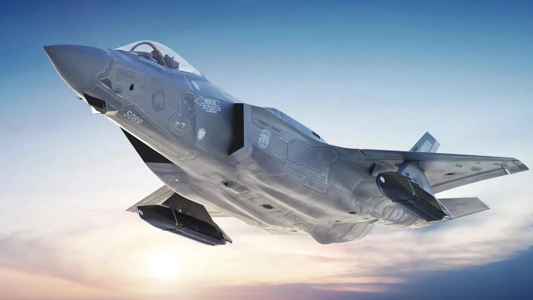 Tiêm kích F-35C trang bị tên lửa chống hạm tàng hình LRASM