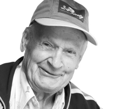 Video: Ra tù sau... 103 năm, người đàn ông như lạc vào thế giới khác