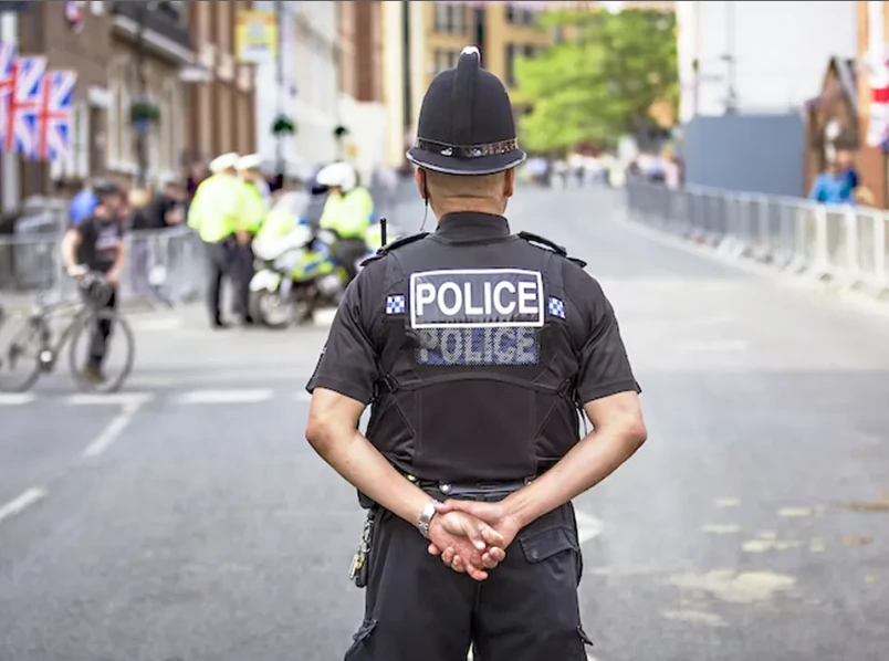 Sĩ quan cảnh sát chìm giấu danh tính thật với vợ suốt 19 năm