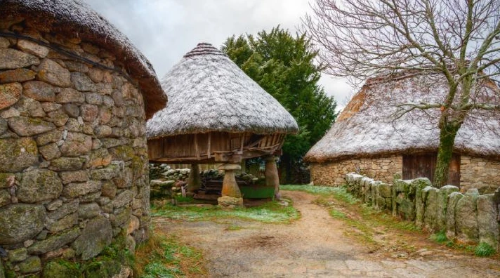 Mê mẩn ngôi làng mang đầy màu sắc cổ tích tại Tây Ban Nha