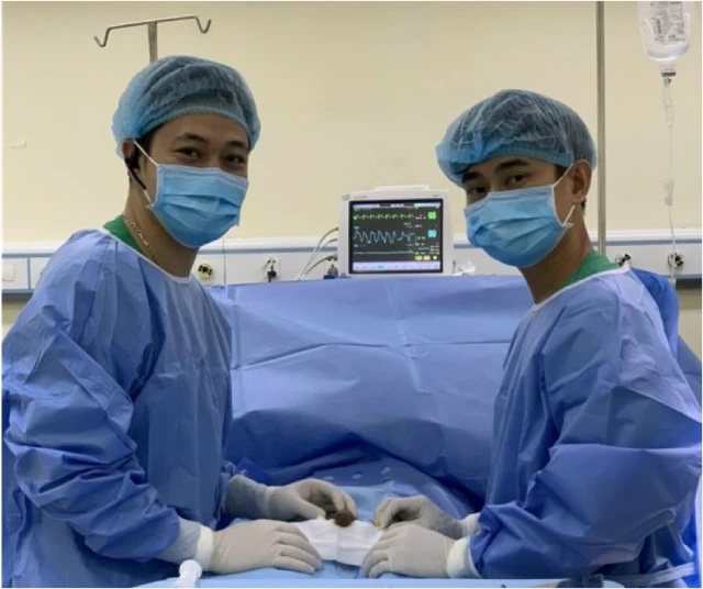 Video: Nhập viện vì tự dùng máy massage tăng kích thước “cậu nhỏ” tại nhà