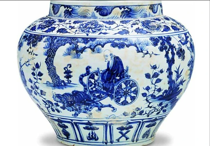 Mang hũ sứ đi thẩm định, sốc khi biết giá trị thật 470 tỷ đồng