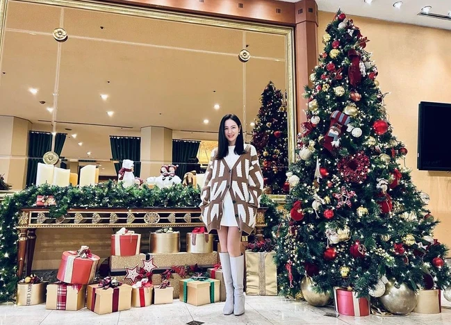 “Chị đẹp” Son Ye Jin khoe góc decor Giáng sinh khiến dân tình trầm trồ
