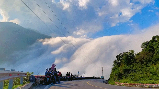 Video: Ngỡ ngàng với “thác mây” tại Việt Nam