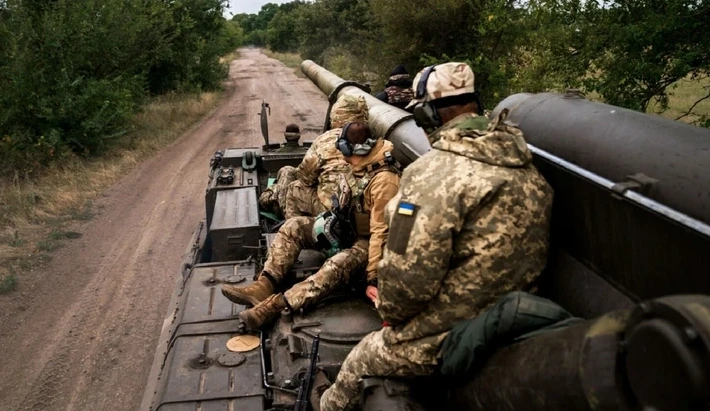 Ukraine “oằn mình” chống đỡ các đòn tấn công của quân Nga