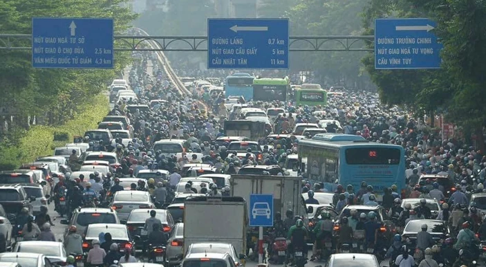 Video: Đường Nguyễn Trãi sau phân làn cứng ngày thứ 3