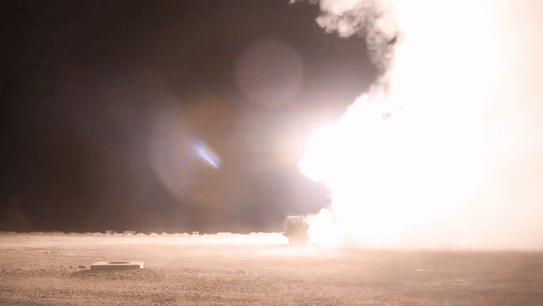 Xe có độ cơ động rất tốt khi leo được dốc 60%; vượt chướng ngại vật cao 0,6 m; vượt hào rộng 1 m; lội nước sâu 0,9 m. Theo War Zone, Zvezda.