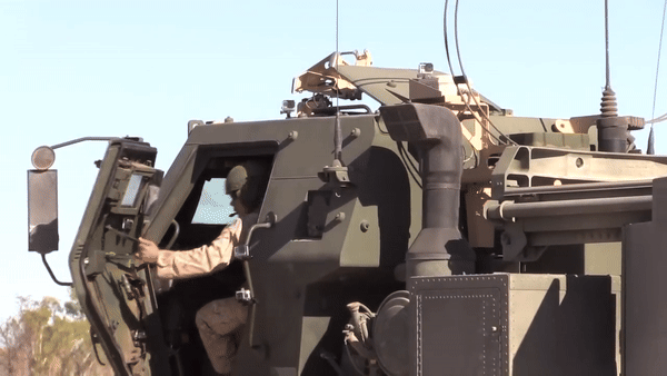 Quả đạn trang bị hệ thống dẫn đường quán tính và định vị vệ tinh, cho phép nó đánh trúng trong bán kính 10 m quanh mục tiêu định trước. Theo War Zone, Zvezda.