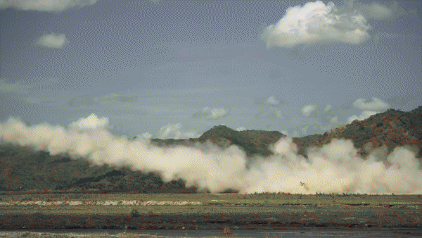 Mỗi quả đạn rocket M26 lại mang theo 644 đầu đạn con M77, bắn từ khoảng cách 30 km. Lục quân Mỹ ví đây là phương án ném bom mà không cần sự trợ giúp từ máy bay không quân. Theo War Zone, Zvezda.