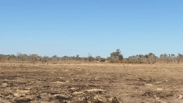 Tầm bắn được nâng lên khoảng 70-80 km, ngoài khả năng phản pháo của hầu hết các tổ hợp pháo phản lực thông thường, bảo đảm khả năng sống sót cho bệ phóng của hệ thống M142. Theo War Zone, Zvezda.