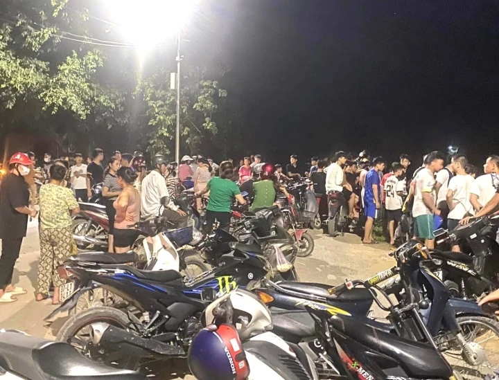 Chồng đâm vợ nguy kịch rồi phóng hỏa nhà hàng xóm do ghen tuông