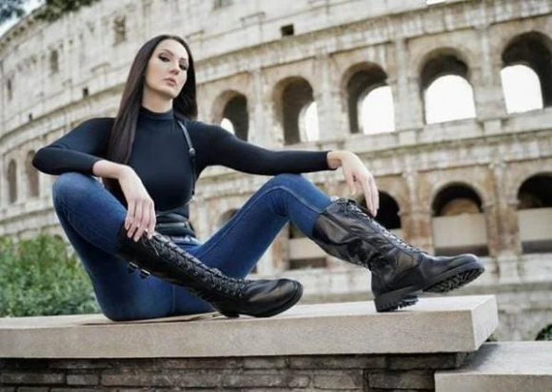 Video: Cuộc sống cô gái có đôi chân dài nhất thế giới