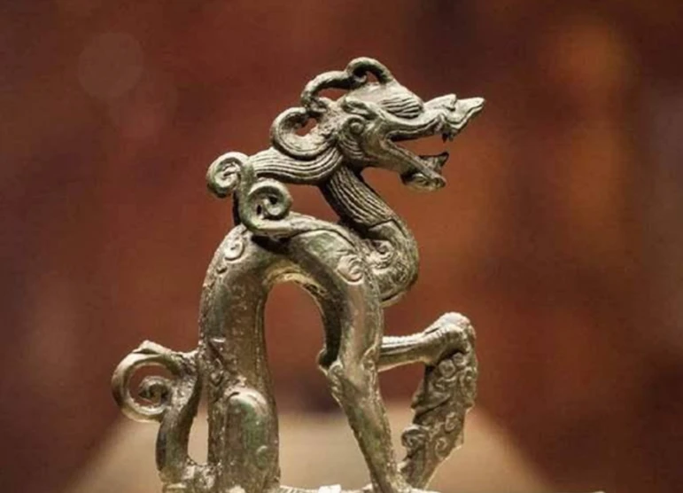 Bức tượng hú hét hàng đêm và sự thật chẳng ngờ phía sau