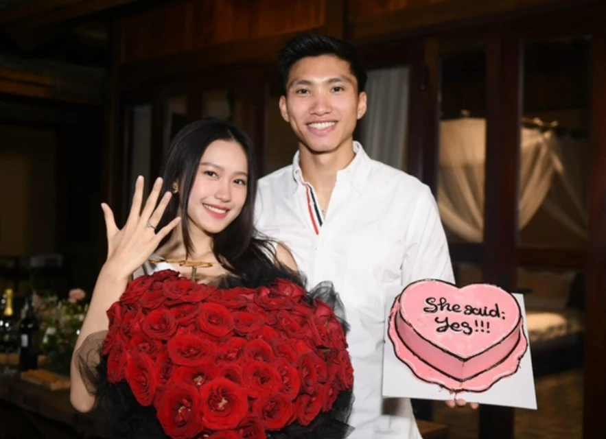 Cô gái vừa được Văn Hậu cầu hôn: Xinh đẹp, học vấn cực “khủng”