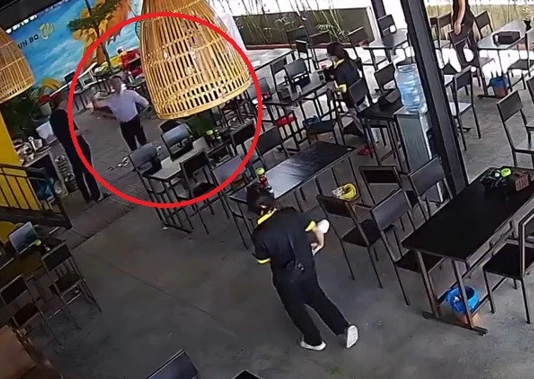 Video: Danh tính người đàn ông ném tiền tại quán ăn gây phẫn nộ 