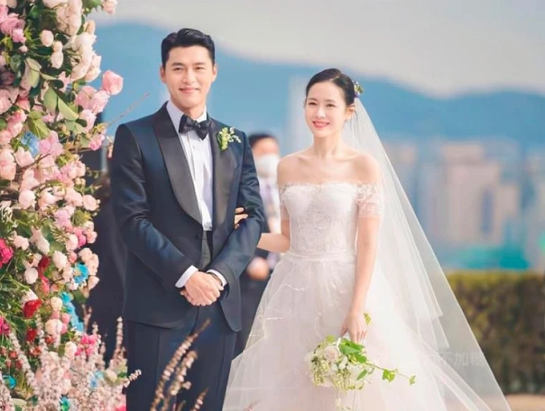 Cặp đôi “Hạ cánh nơi anh” hạnh phúc đón con trai đầu lòng