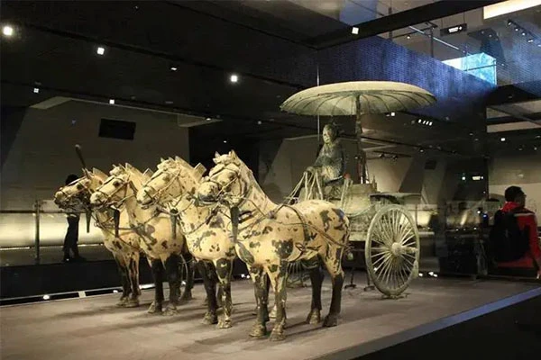 Kinh ngạc cỗ xe “giường nằm” của Tần Thủy Hoàng đến nay vẫn chạy tốt