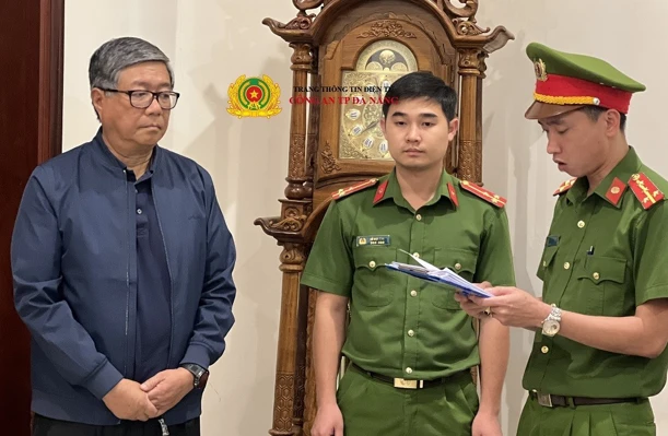 Ký séc vô trách nhiệm, cựu Hiệu trưởng ĐH Bách Khoa Đà Nẵng bị bắt