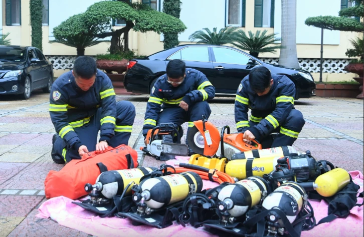 Xúc động hình ảnh các đội cứu hộ quốc tế đổ về Thổ Nhĩ Kỳ, Syria