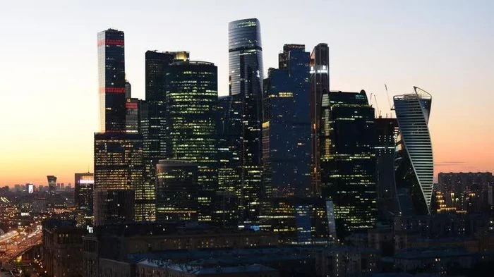 Khoảnh khắc UAV đâm vào tòa nhà cao tầng tại Moscow