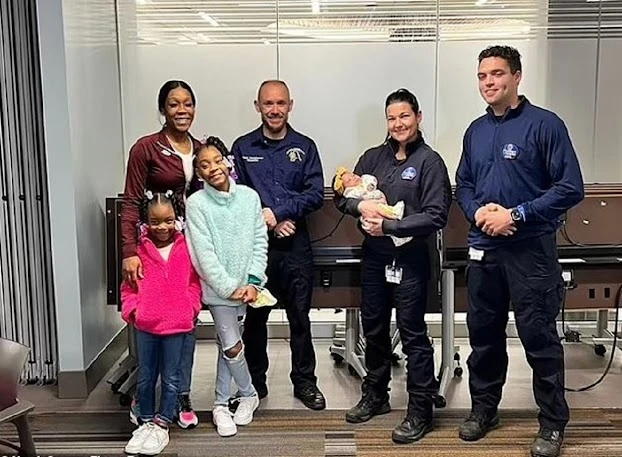 Bé gái 10 tuổi tự tay đỡ đẻ cho mẹ ngay tại nhà