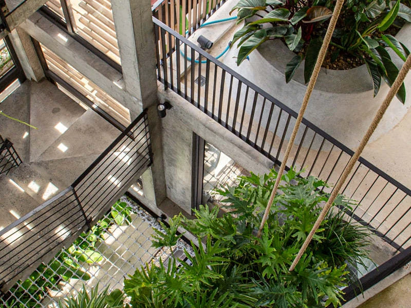 Video: Mê đắm thiên đường bên trong ngôi nhà bê-tông siêu to, khổng lồ