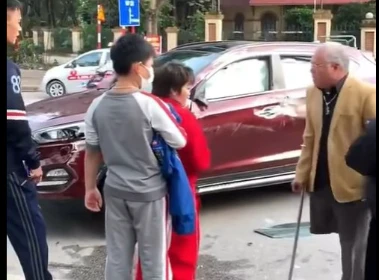 Cụ ông cụt 1 chân lái ô tô gây tai nạn nghiêm trọng tại Bắc Ninh