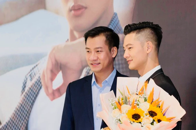 Hé lộ danh tính hotboy “bắn” tiếng Nga "giải cứu" mỹ nhân Nga