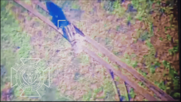 Ngay sau khi UAV trinh sát Nga phát hiện ra tổ hợp phòng không FrankenSam, lệnh tập kích được đưa ra liền lập tức. Theo TWZ, AFP, Reuters.