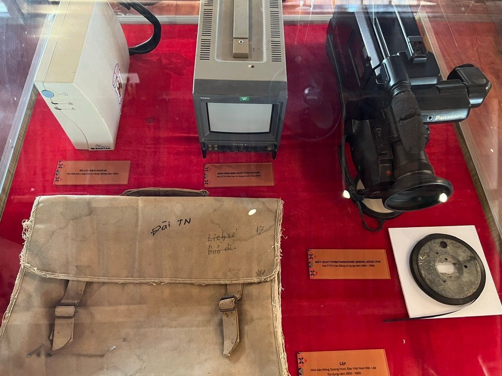 View - Sống lại ký ức hào hùng ở Trường báo Huỳnh Thúc Kháng | Báo Tri thức và Cuộc sống - TIN TỨC PHỔ BIẾN KIẾN THỨC 24H