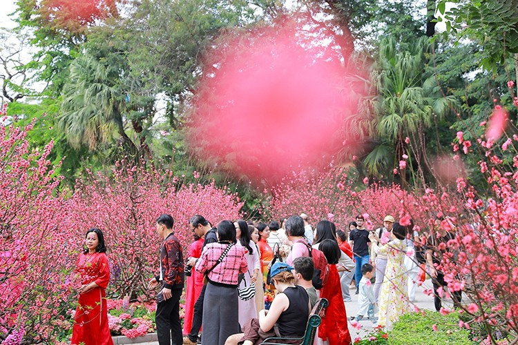 Thời tiết mưa rét có thể ảnh hưởng đến các hoạt động du xuân, lễ chùa và đi lại của người dân.