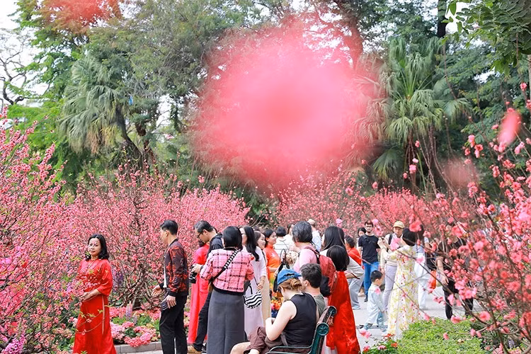 Thời tiết mưa rét có thể ảnh hưởng đến các hoạt động du xuân, lễ chùa và đi lại của người dân.