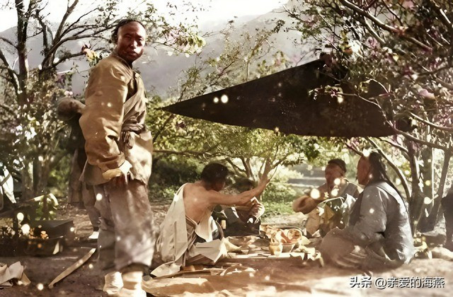 Đó không chỉ đơn thuần là tư liệu thị giác, mà còn là ký ức sống động về một thời đại đã lùi vào quá khứ. Trên mạng xã hội Trung Quốc, rất nhiều người sau khi chiêm ngưỡng những bức ảnh này đã bày tỏ sự ngạc nhiên trước sự khác biệt giữa cuộc sống thực của người dân thời bấy giờ và những gì mà điện ảnh mô tả.