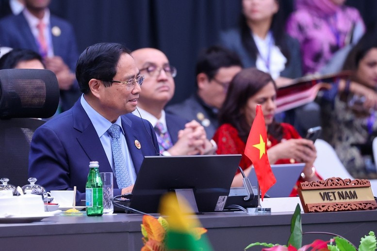 Trong bối cảnh thế giới và khu vực tiếp tục có nhiều biến động phức tạp, khó lường, Thủ tướng Chính phủ đề nghị ASEAN không ngừng nỗ lực góp phần duy trì môi trường hoà bình, an ninh, ổn định và phát triển, coi đây là ưu tiên hàng đầu - Ảnh: VGP/Nhật Bắc